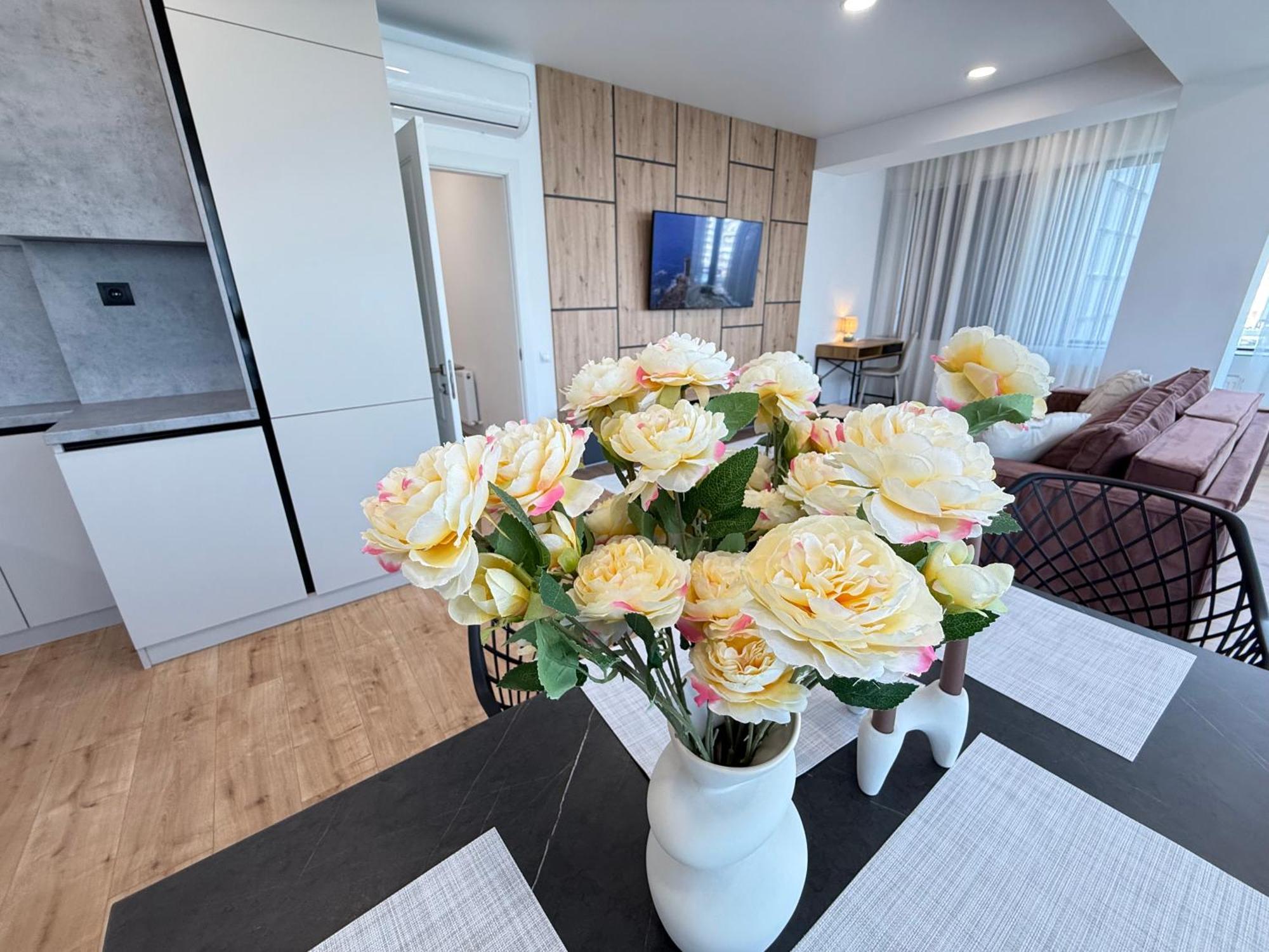 Rentnow Large And Cozy Apartment In The Center, Parking Chişinǎu Buitenkant foto